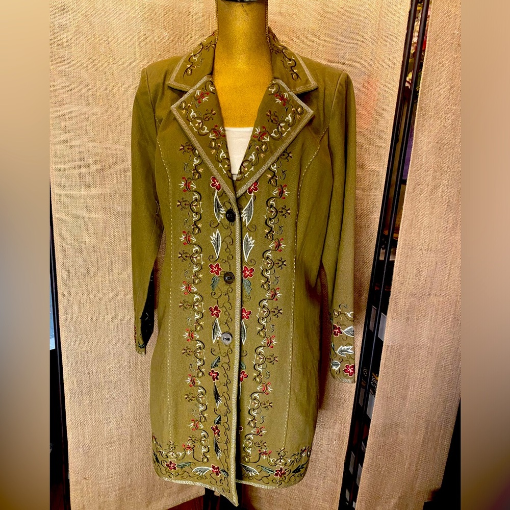 Medium Olive green embroidered lined jacket brand: PAPARRAZZI. 37” in length